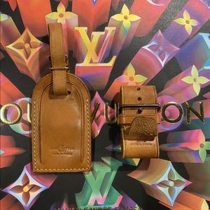 Louis Vuitton luggage tag and poignet {2}